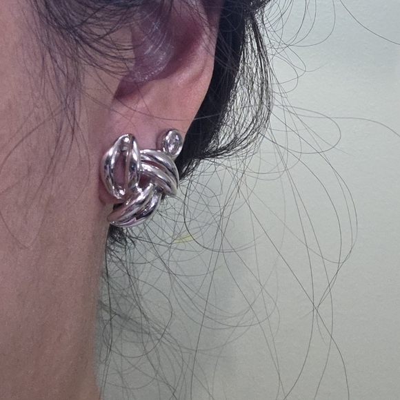 Silver toned knot chunky geometrical floral swirl clip on screw back Earrings - Picture 5 of 9